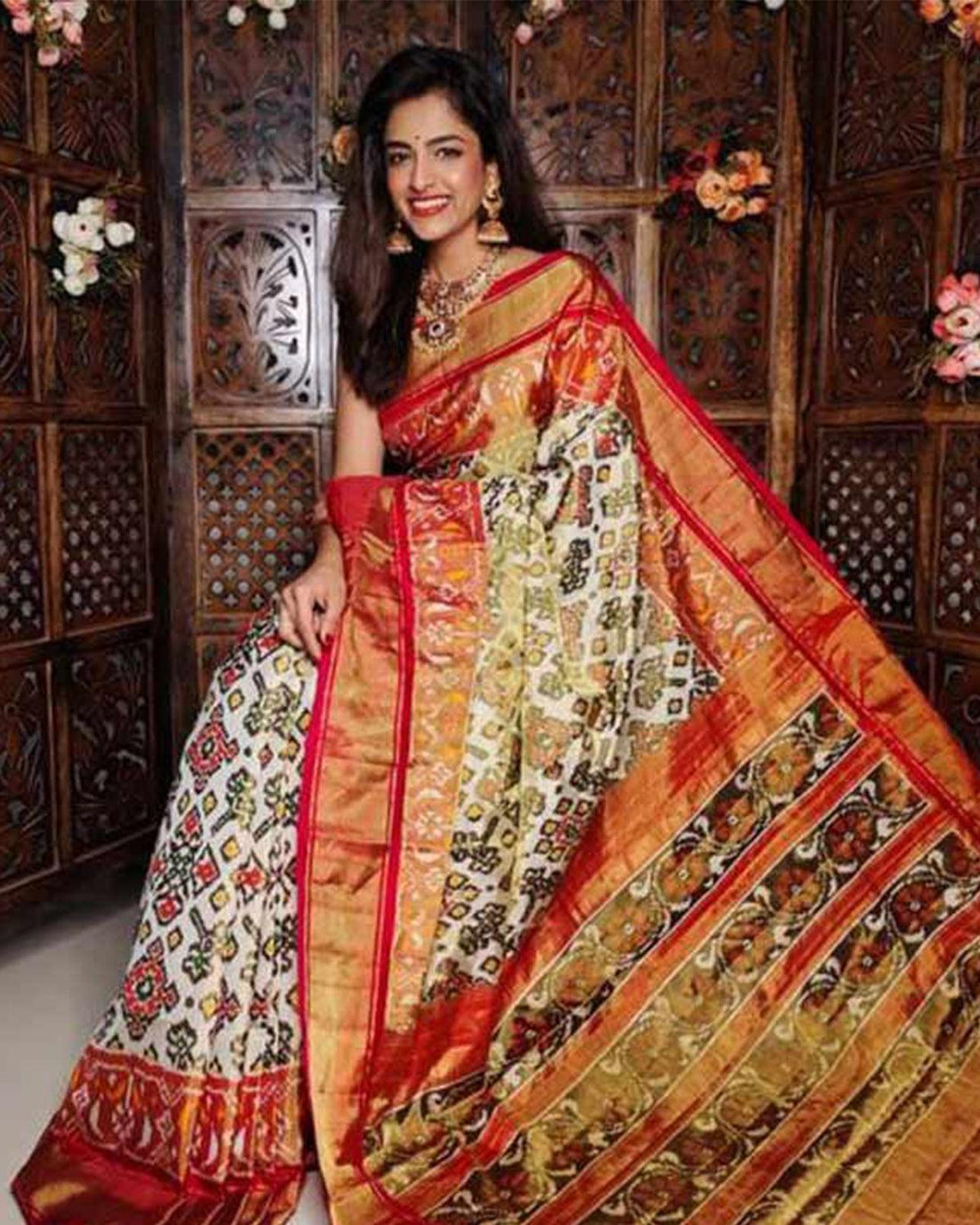 IKKAT SILK CREAM WITH RED COLOR TISSUE SAREE - pochampallysarees.com