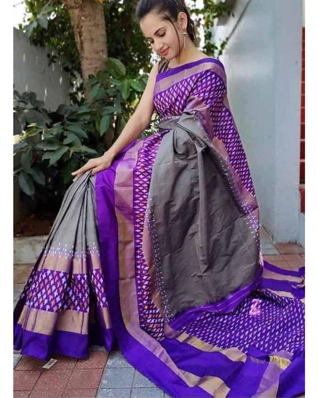 IKKAT SILK GRAY WITH BLUE COLOR SAREE - pochampallysarees.com