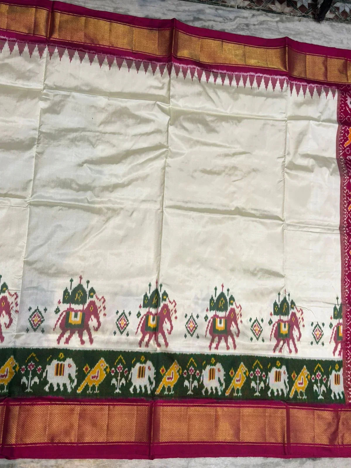 Pure Handloom Ikkat Silk Saree in Cream & Magenta | Traditional Pochampally Silk with Elephant Motifs, Temple Zari Border & Designer Pallu | Wedding & Festive Wear - pochampallysarees.com