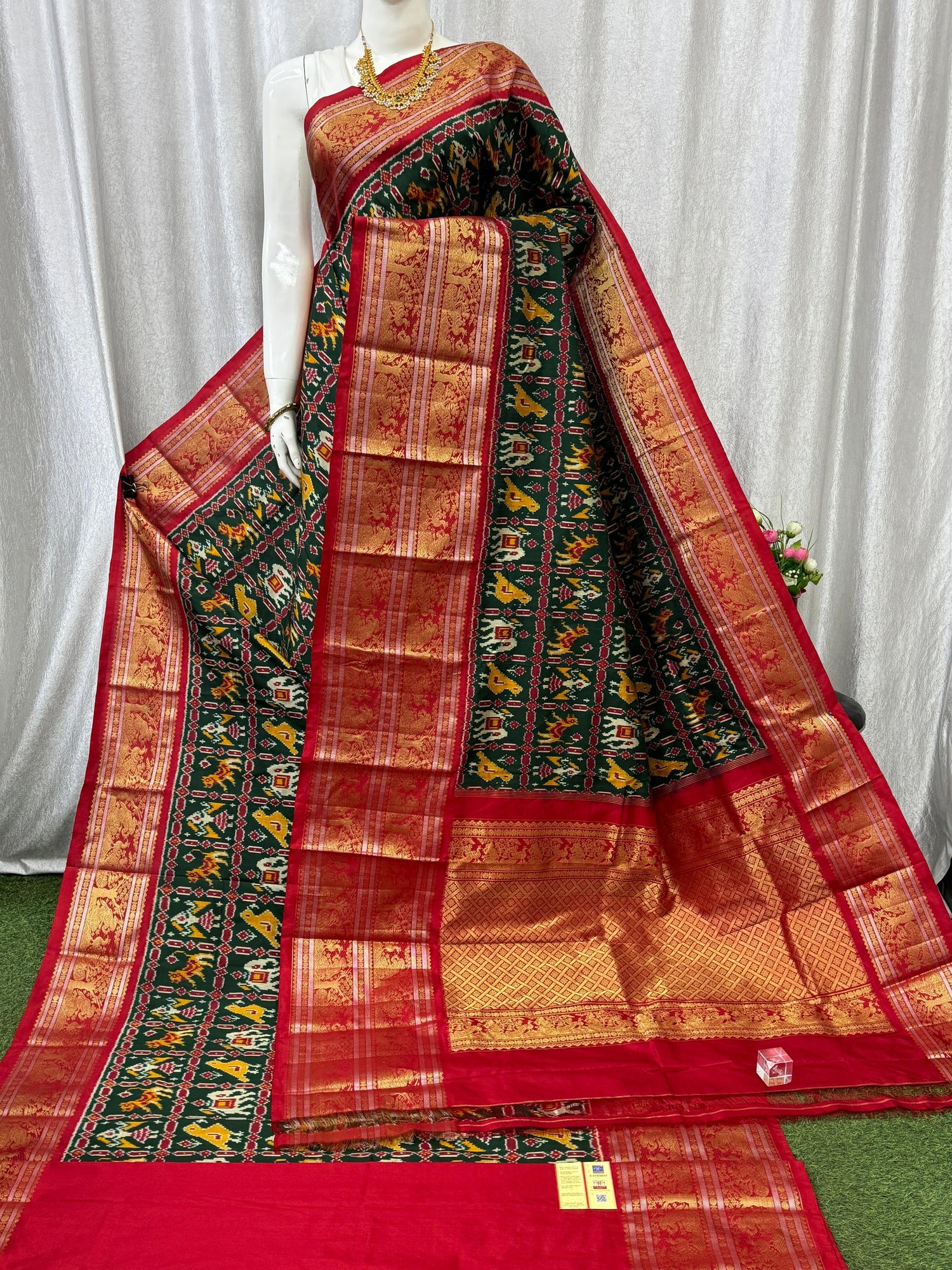 Pochampally Ikkat Kanchi Border Black Red Sari - pochampallysarees.com