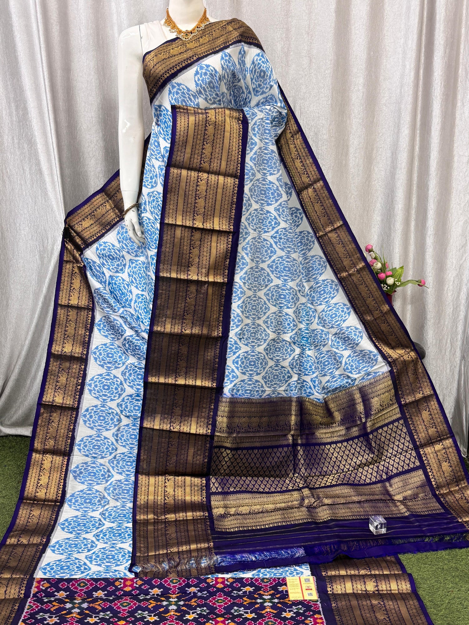 Pochampally Ikkat Kanchi Border Navy Blue Cream sari - pochampallysarees.com