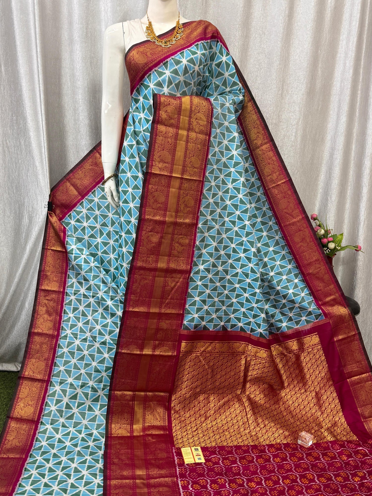 Pochampally Ikkat Kanchi Border REd Blue Sari - pochampallysarees.com