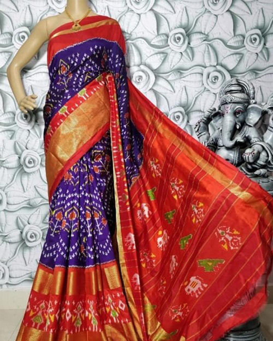 POCHAMPALLY IKKAT SAREE SILK BLUE WITH RED COLOR - pochampallysarees.com