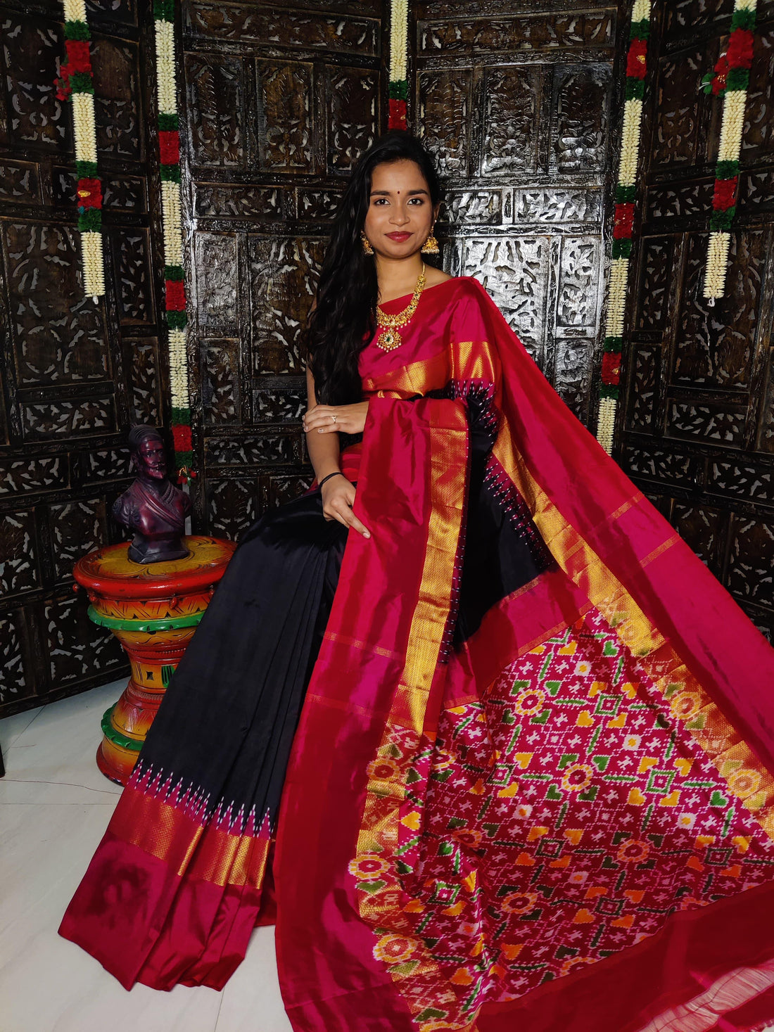 Pochampally Ikkat silk Black Red - pochampallysarees.com