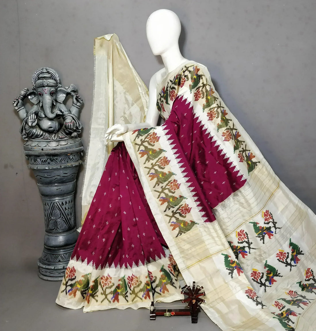 Pochampally Ikkat Silk Maroon White Sari - pochampallysarees.com