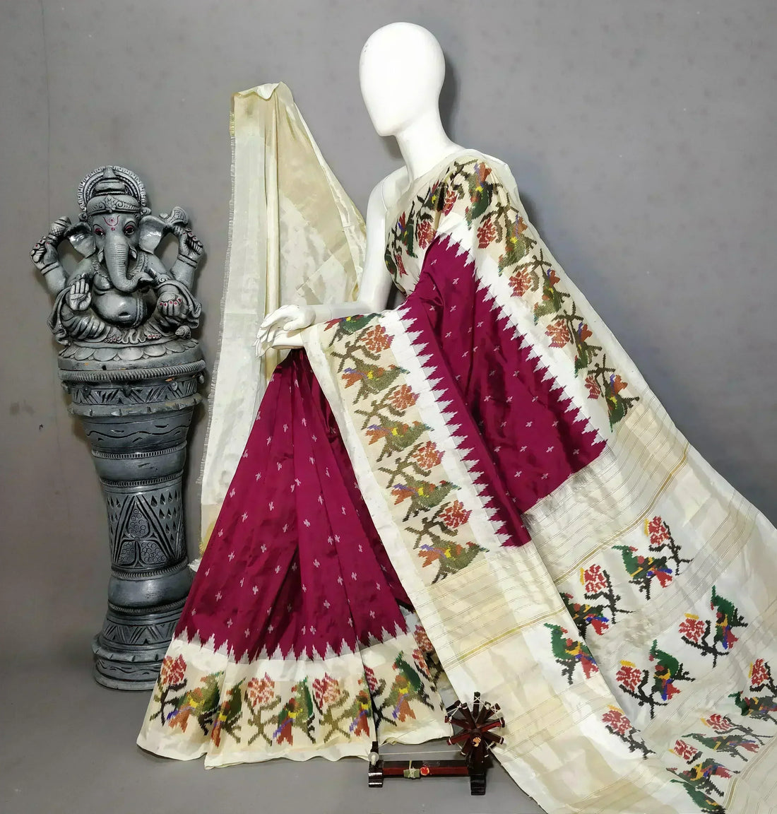 Pochampally Ikkat Silk Maroon White Sari - pochampallysarees.com