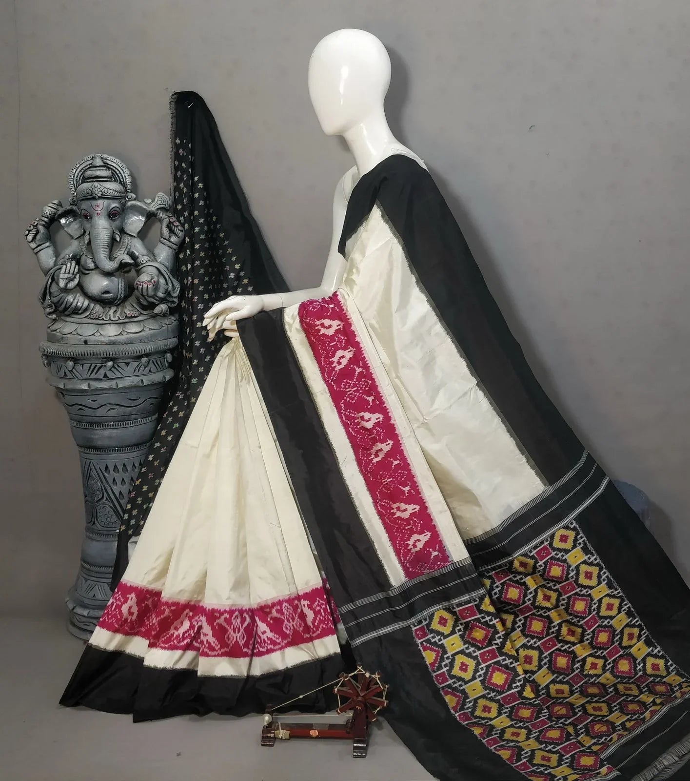 Pure Pochampally Ikat Silk Body Color Black Border Red Sari - pochampallysarees.com
