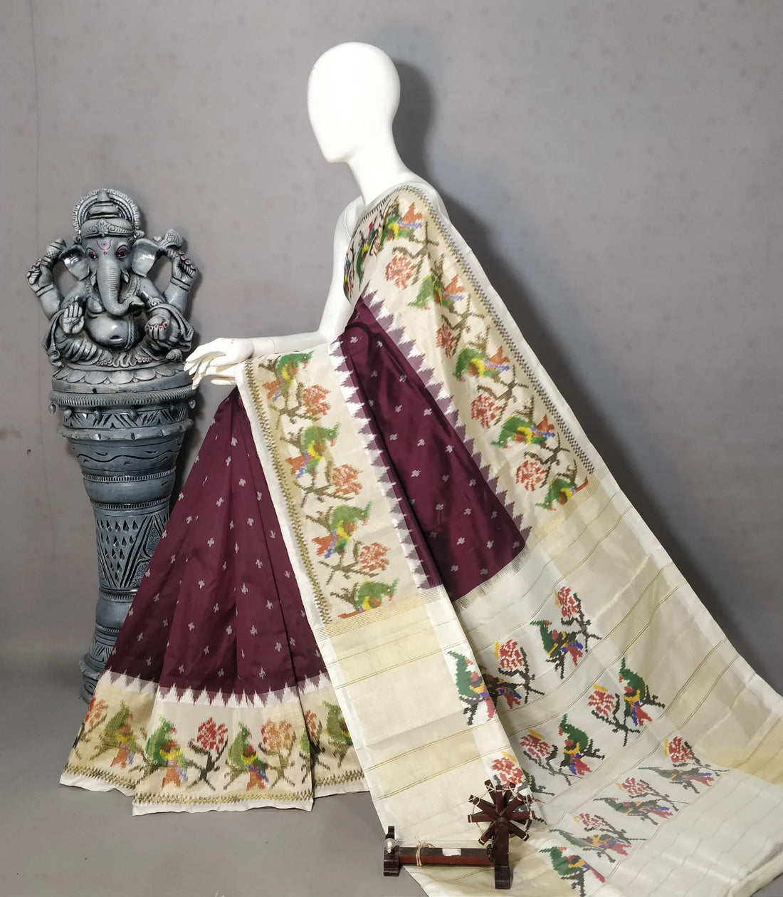 Pure Pochampally Ikkat Silk Body Color Chocolate Border Pallu Cream - pochampallysarees.com