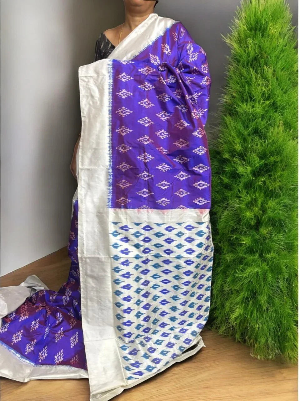 Pure Pochampally Ikkat Silk Body Color Purple Border Pallu White - pochampallysarees.com