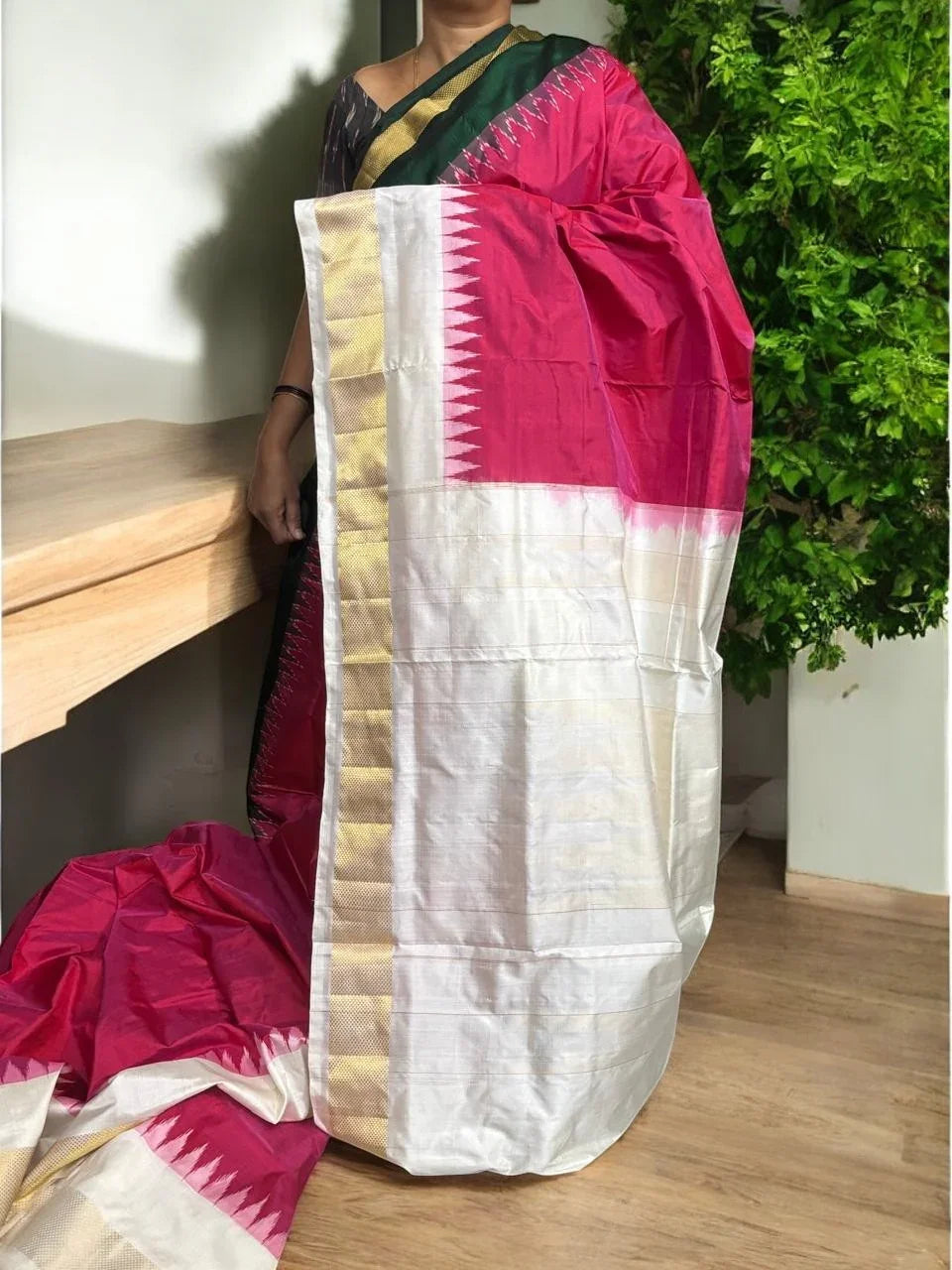 Pure Pochampally Ikkat Silk Body Color Red Border Pallu White - pochampallysarees.com