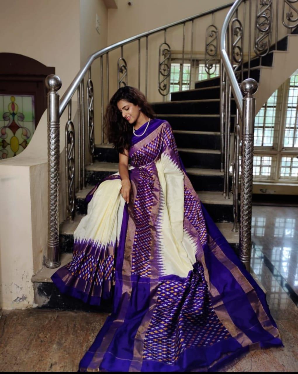 Pure Pochampally Ikkat Silk Cream Body Blue Pallu Same Pallu As Blouse - pochampallysarees.com