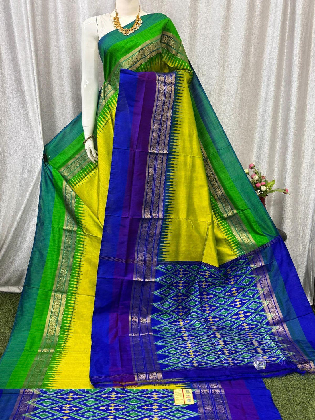 Pure Pochampally Ikkat Silk Kanchi Border Sari Online - pochampallysarees.com