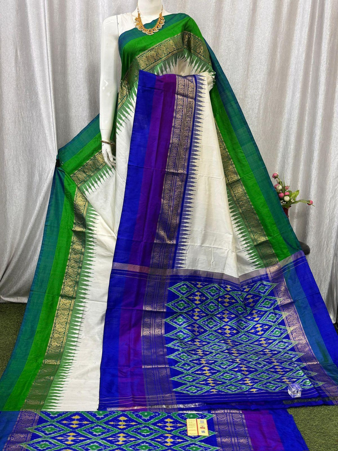 Pure Pochampally Ikkat Silk Kanchi Border Sari Online - pochampallysarees.com