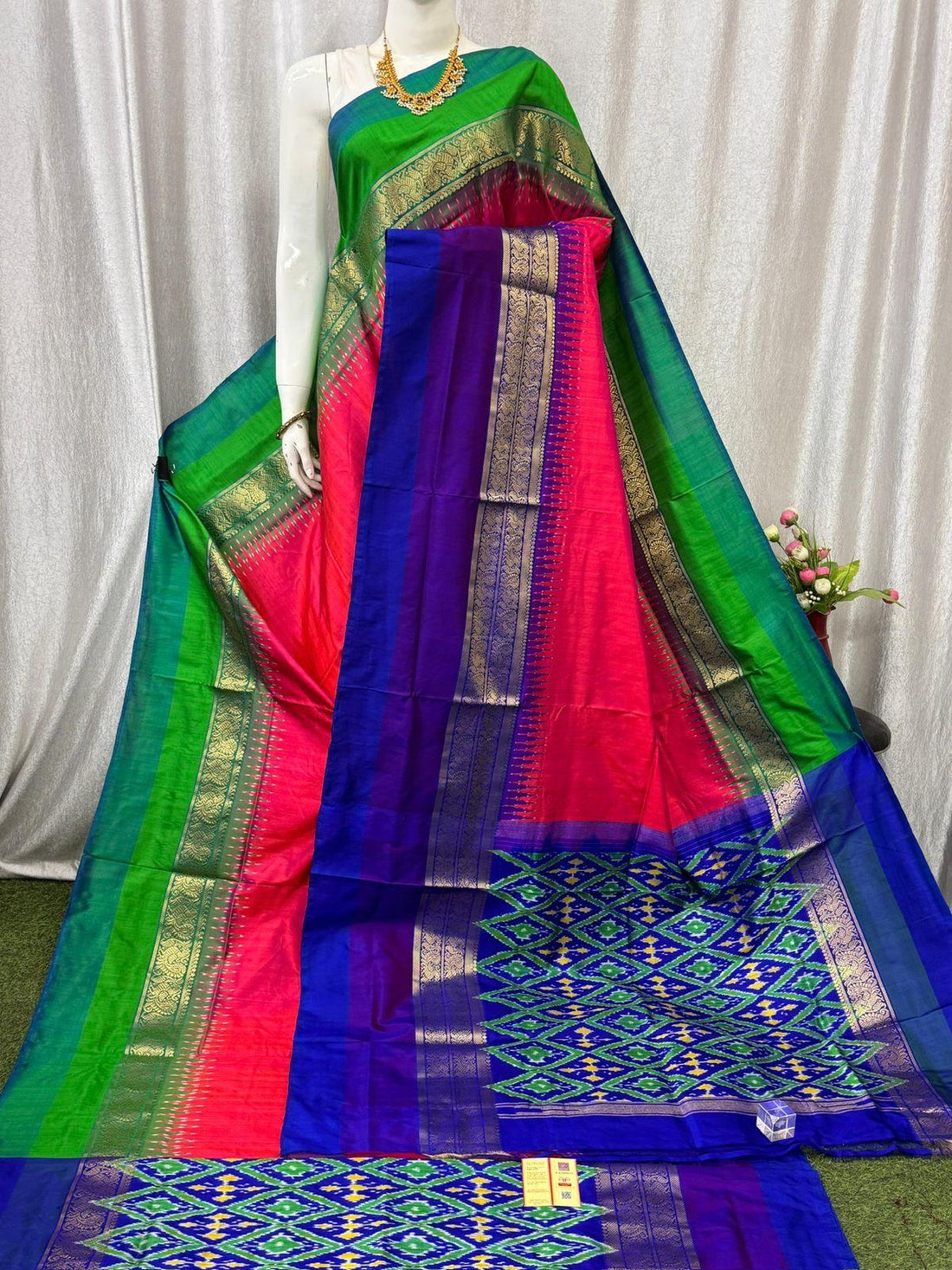 Pure Pochampally Ikkat Silk Kanchi Border Sari Online - pochampallysarees.com