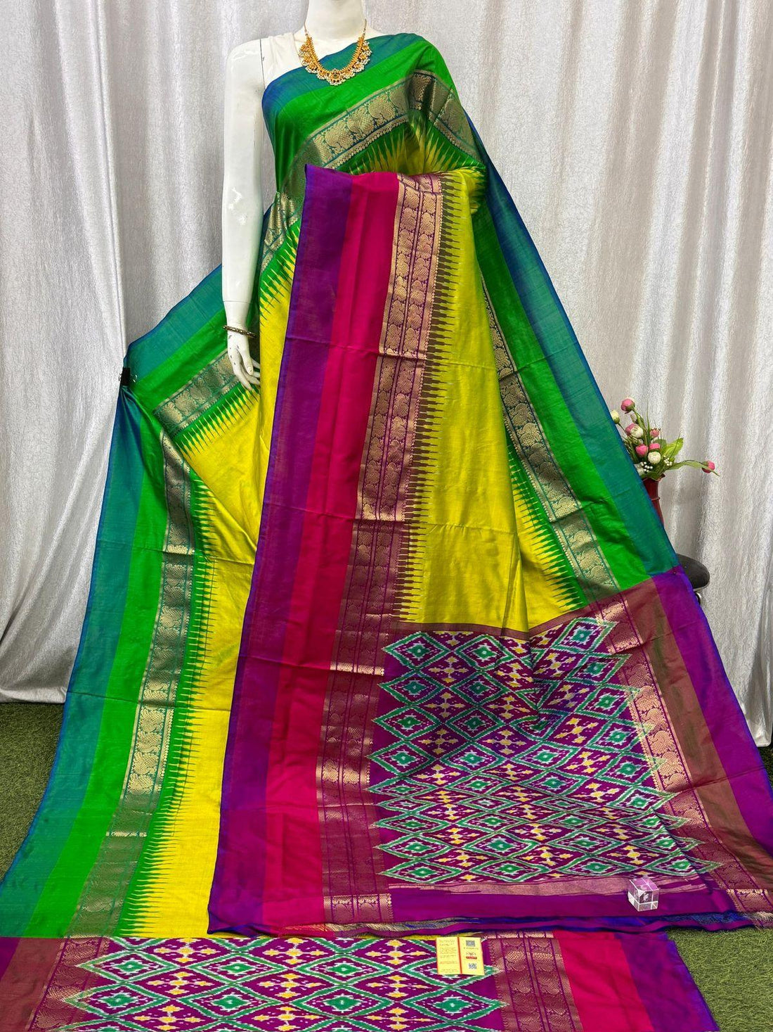 Pure Pochampally Ikkat Silk Kanchi Border Sari Online - pochampallysarees.com
