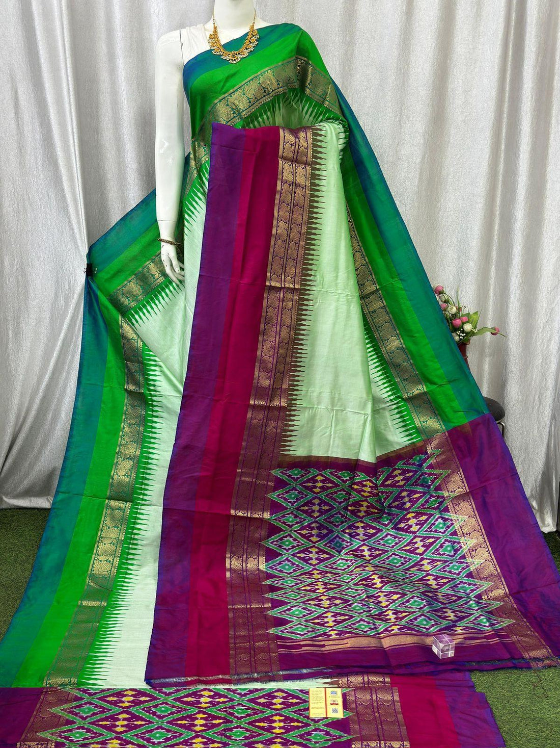 Pure Pochampally Ikkat Silk Kanchi Border Sari Online - pochampallysarees.com