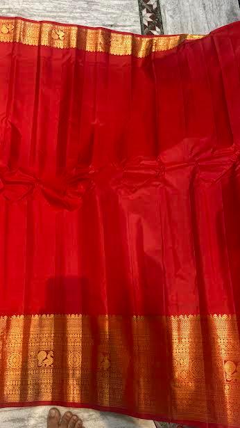 Pure Gadwal Silk Handloom Saree in Lime Green & Maroon zari Border - pochampallysarees.com