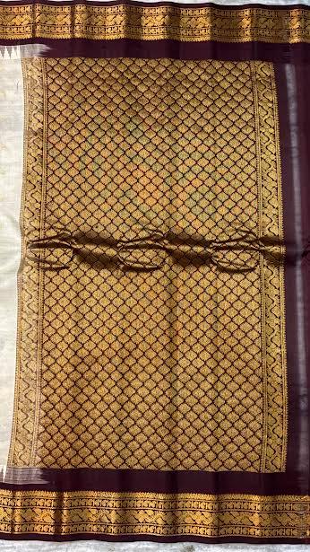 Pure Gadwal Silk Saree in Cream with Chocolate Brown Pallu & Blouse - pochampallysarees.com