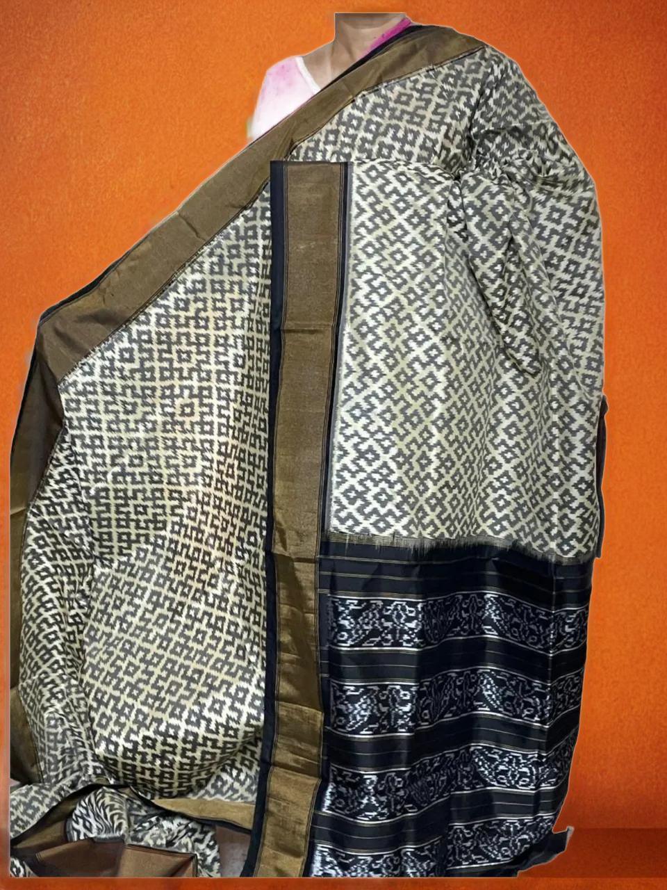 White Pochampally Ikat Silk Saree - pochampallysarees.com