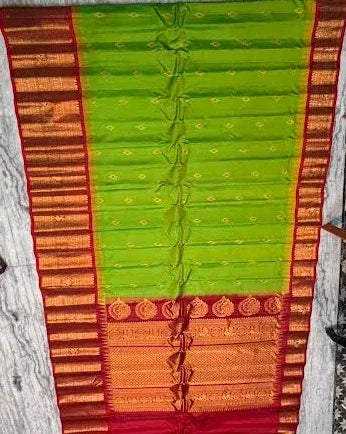 Pure Gadwal Silk Handloom Saree in Lime Green & Maroon zari Border - pochampallysarees.com