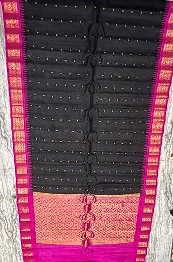 Black Gadwal Silk Saree with Vibrant Pink zari Pallu & Blouse - pochampallysarees.com