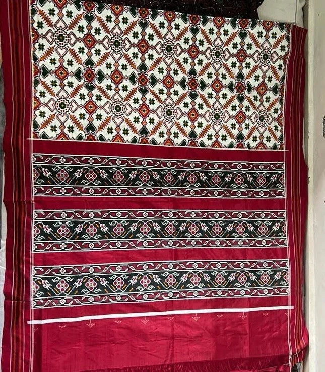 Pochampally Ikat Patan Patola White Maroon Saree - pochampallysarees.com
