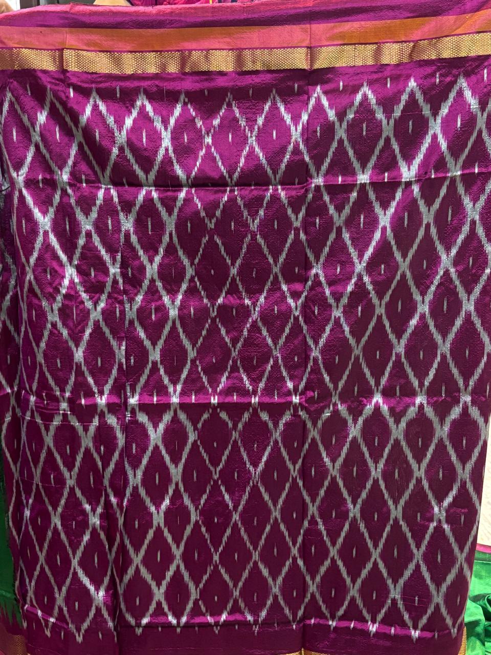 POCHAMPALLY IKKAT SILK MIDDLE GREEN BORDER AND PALLU MEJENTA PINK ZARI BORDER IKKAT DESIGN SAREE