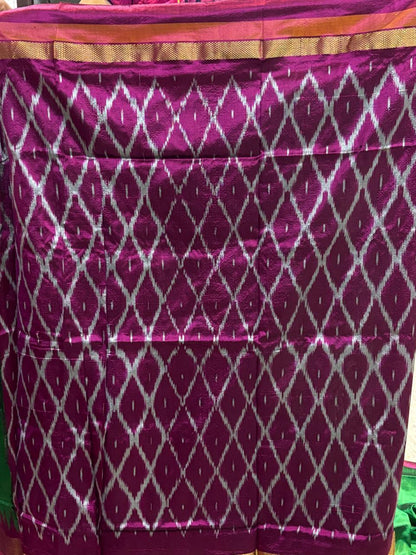 POCHAMPALLY IKKAT SILK MIDDLE GREEN BORDER AND PALLU MEJENTA PINK ZARI BORDER IKKAT DESIGN SAREE