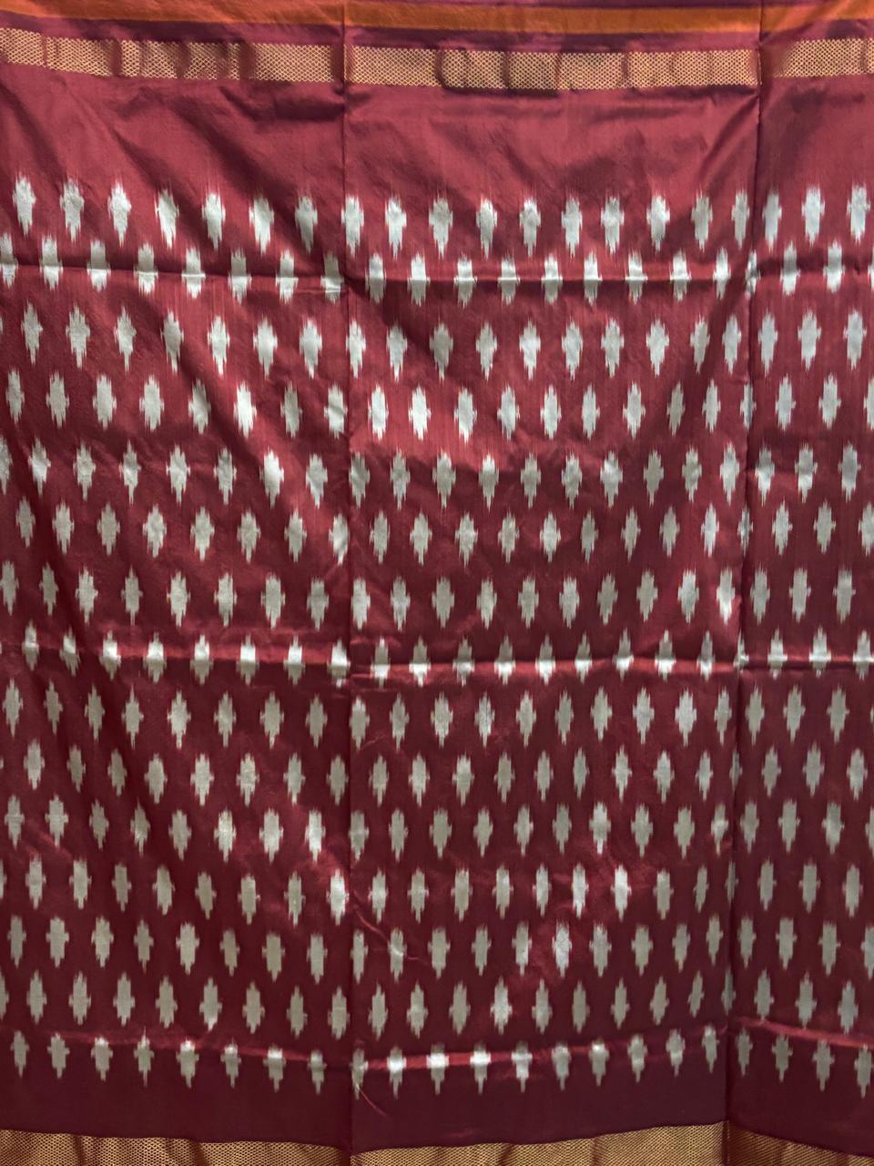 POCHAMPALLY IKKAT SILK MIDDLE GRAY BORDER AND PALLU MAROON ZARI BORDER PLAIN SAREE