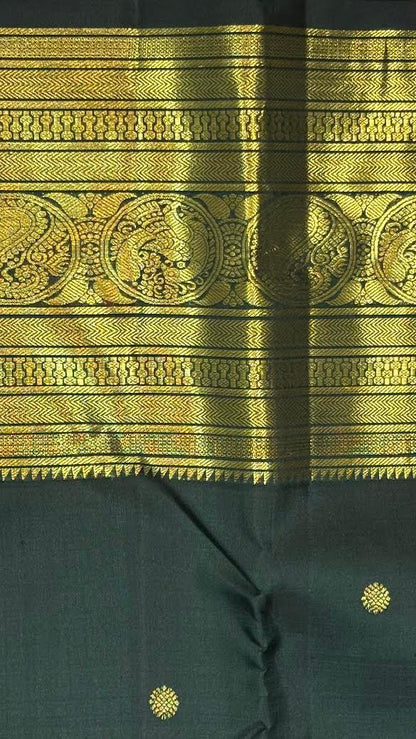 Authentic Dark Green Kanchipuram Pattu Saree - pochampallysarees.com