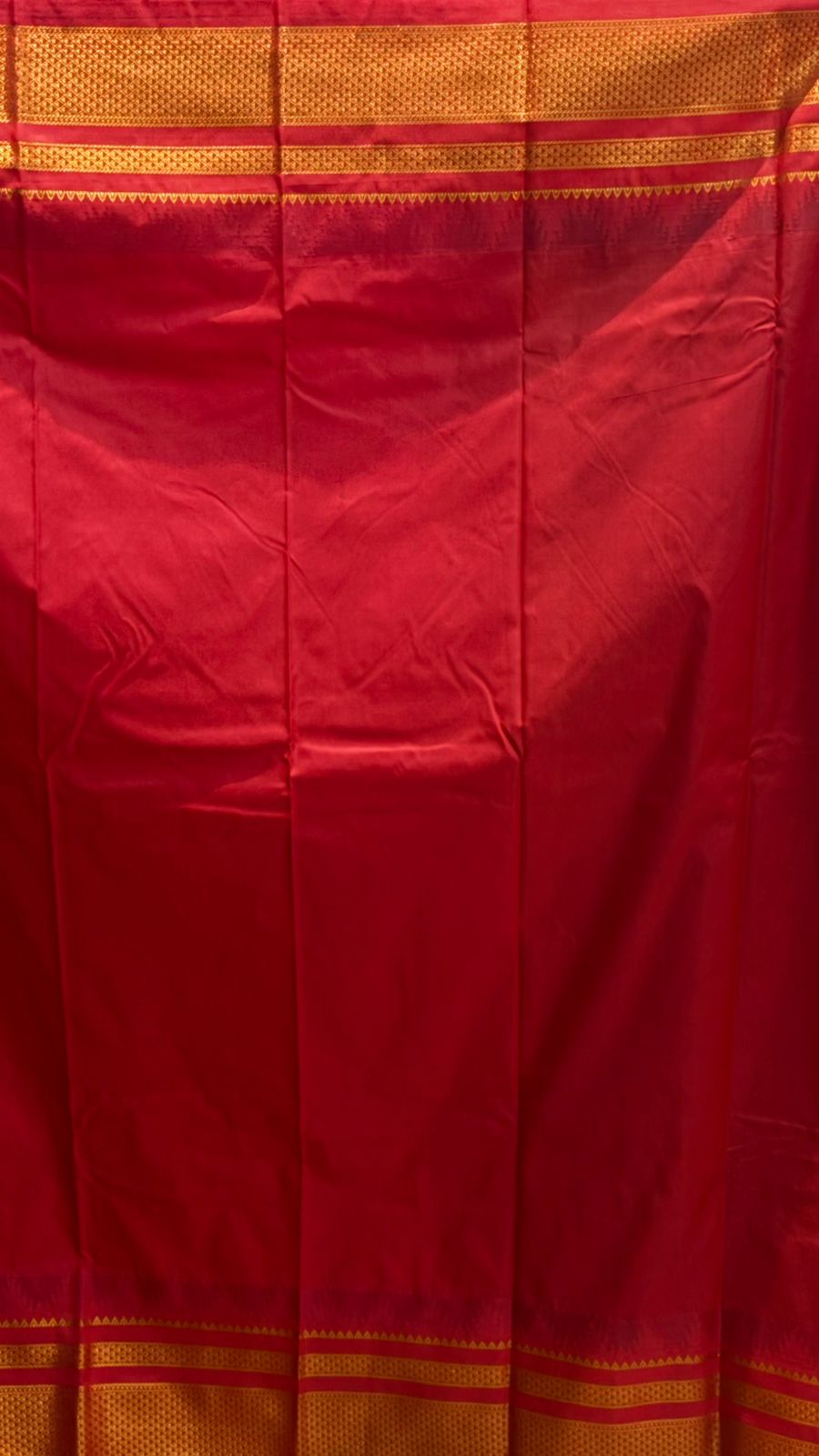 Classic Emerald Green &amp; Red Gadwal Silk Saree with Gold Zari