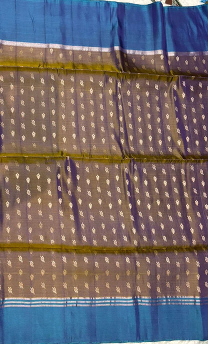 Exquisite Dual-Tone Soft Silk Saree with Peacock Blue Temple Border &amp; Rich Zari Pallu - pochampallysarees.com