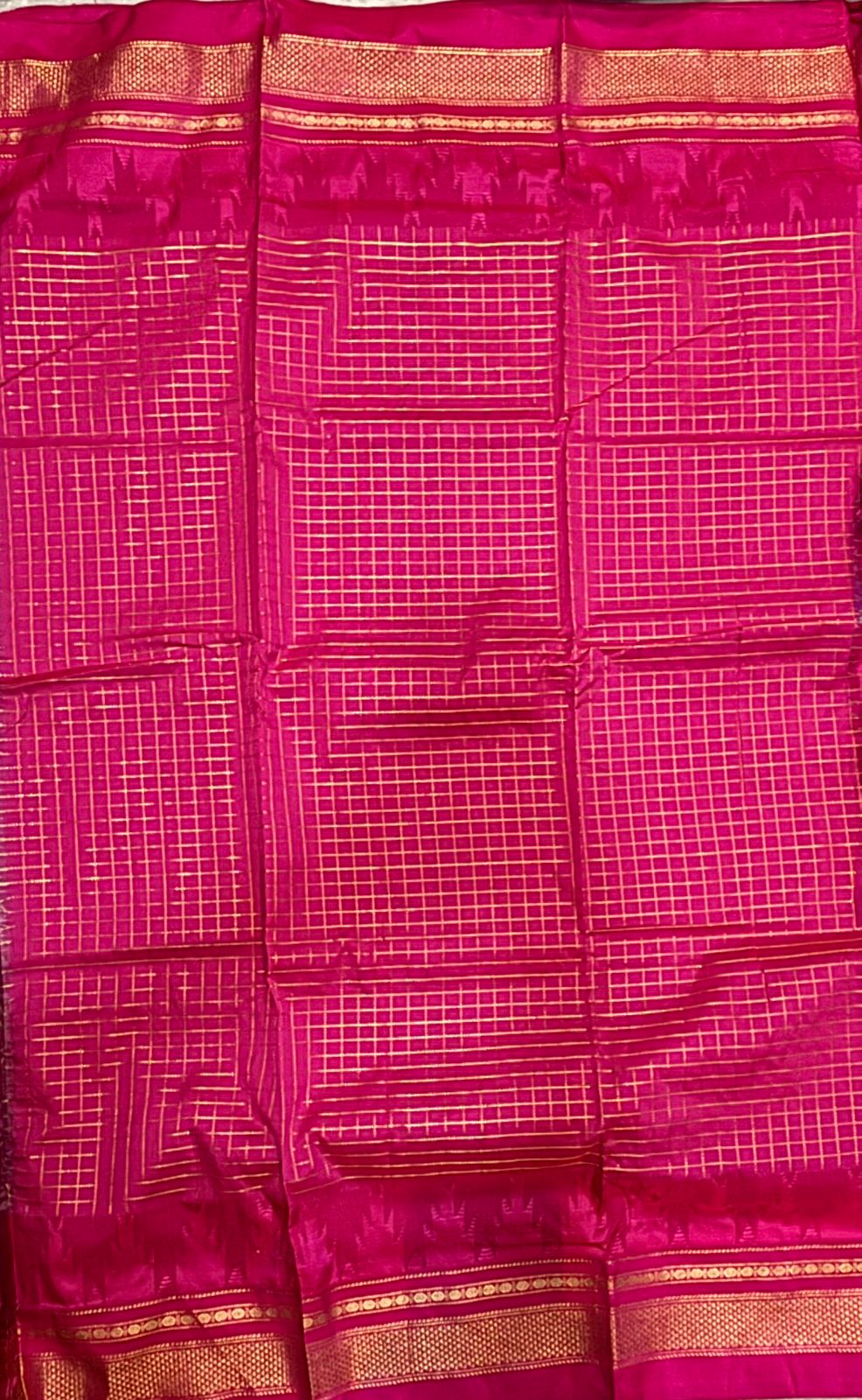 Elegant Gray Gadwal Saree with Vibrant Pink Pallu &amp; Zari Border