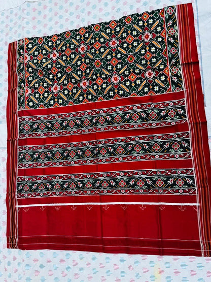 Authentic Double Ikat Silk Patola Saree in Red &amp; Green | Buy Online - pochampallysarees.com