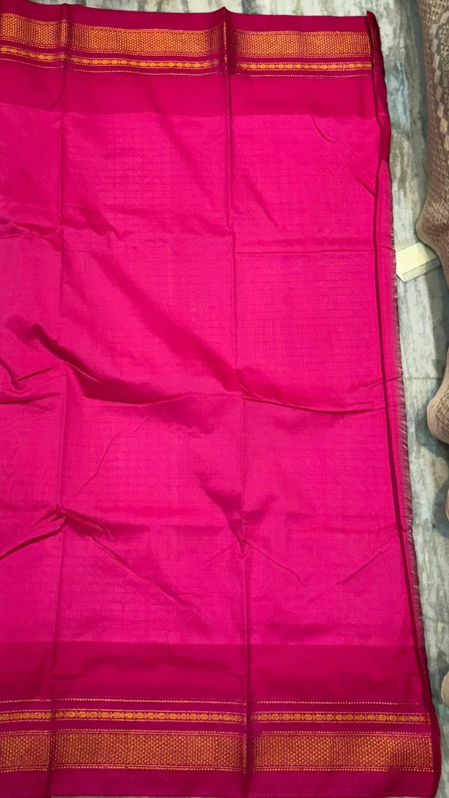 Pure Gadwal Silk Saree in Parrot Green &amp; Magenta Pink | Authentic Handwoven Traditional Saree - pochampallysarees.com