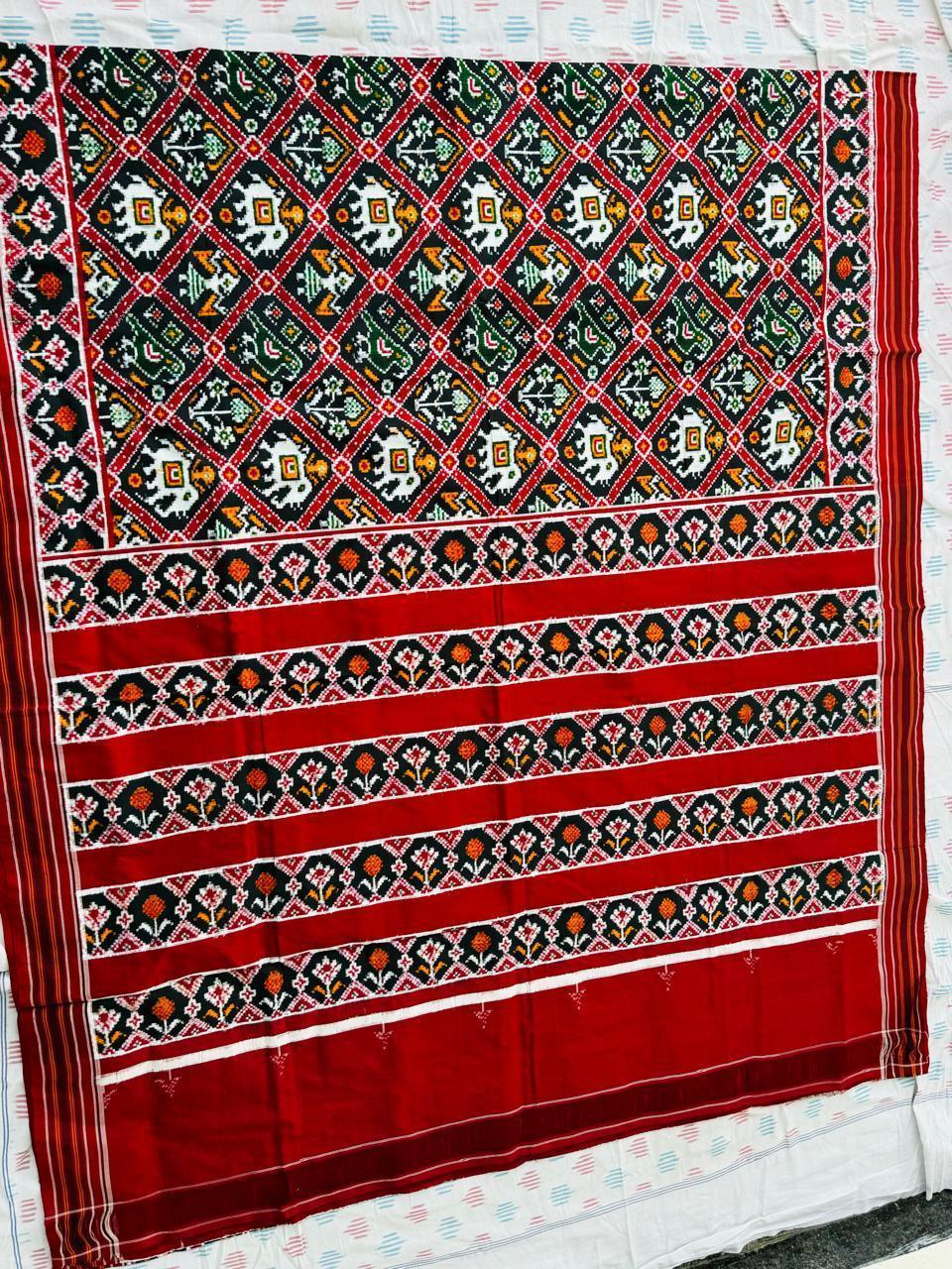 POCHAMPALLY IKAT SILK PATOLA BLACK WITH MAROON COLOR SAREE - pochampallysarees.com
