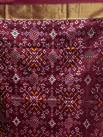 POCHAMPALLY IKKAT SILK PATOLA MIDDLE GREEN BORDER AND PALLU RED ZARI BORDER RICH PALLU SAREE