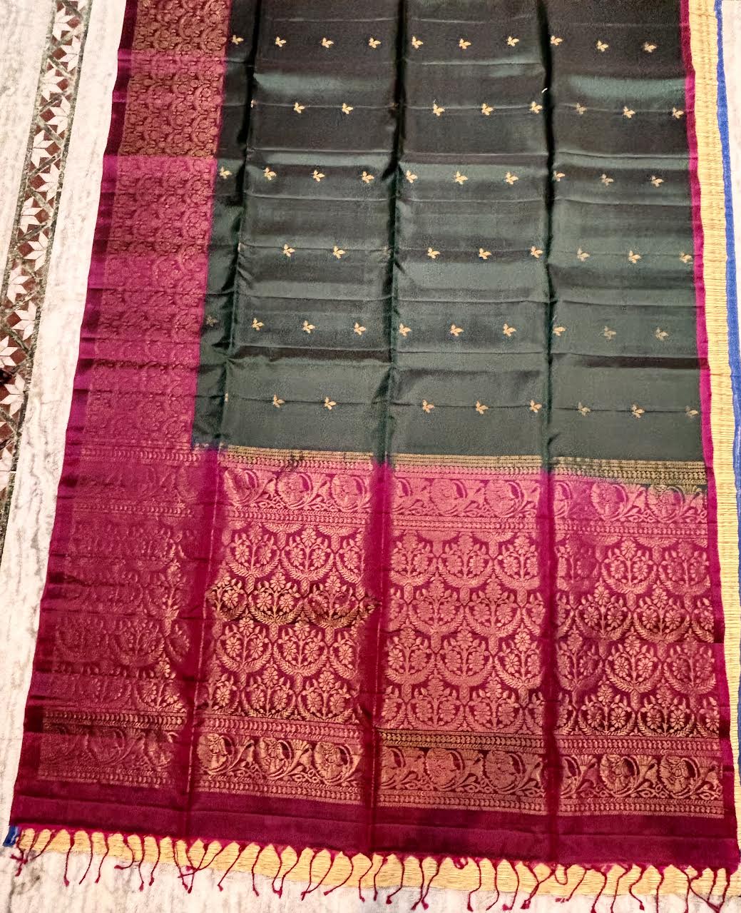 Gray Kanchi Pattu soft silk saree featuring an intricate magenta gold zari woven pallu and Silk Mark tag