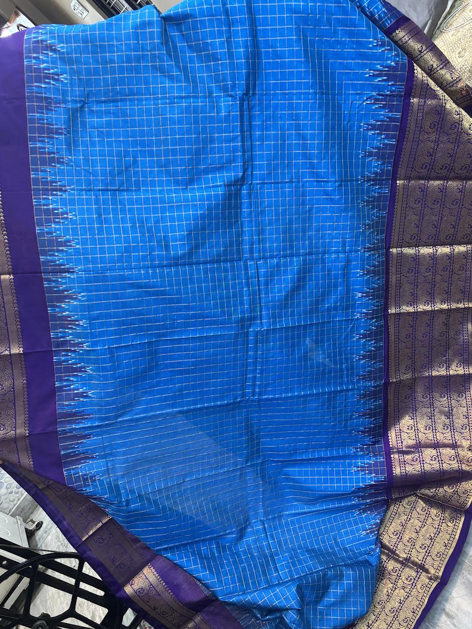 POCHAMPALLY IKKAT SILK MIDDLE BLUE ZARI CHECKS KANCHI BORDER LAVENDER PALLU AND BLOUSE SAME AS IKKAT DESIGN - pochampallysarees.com