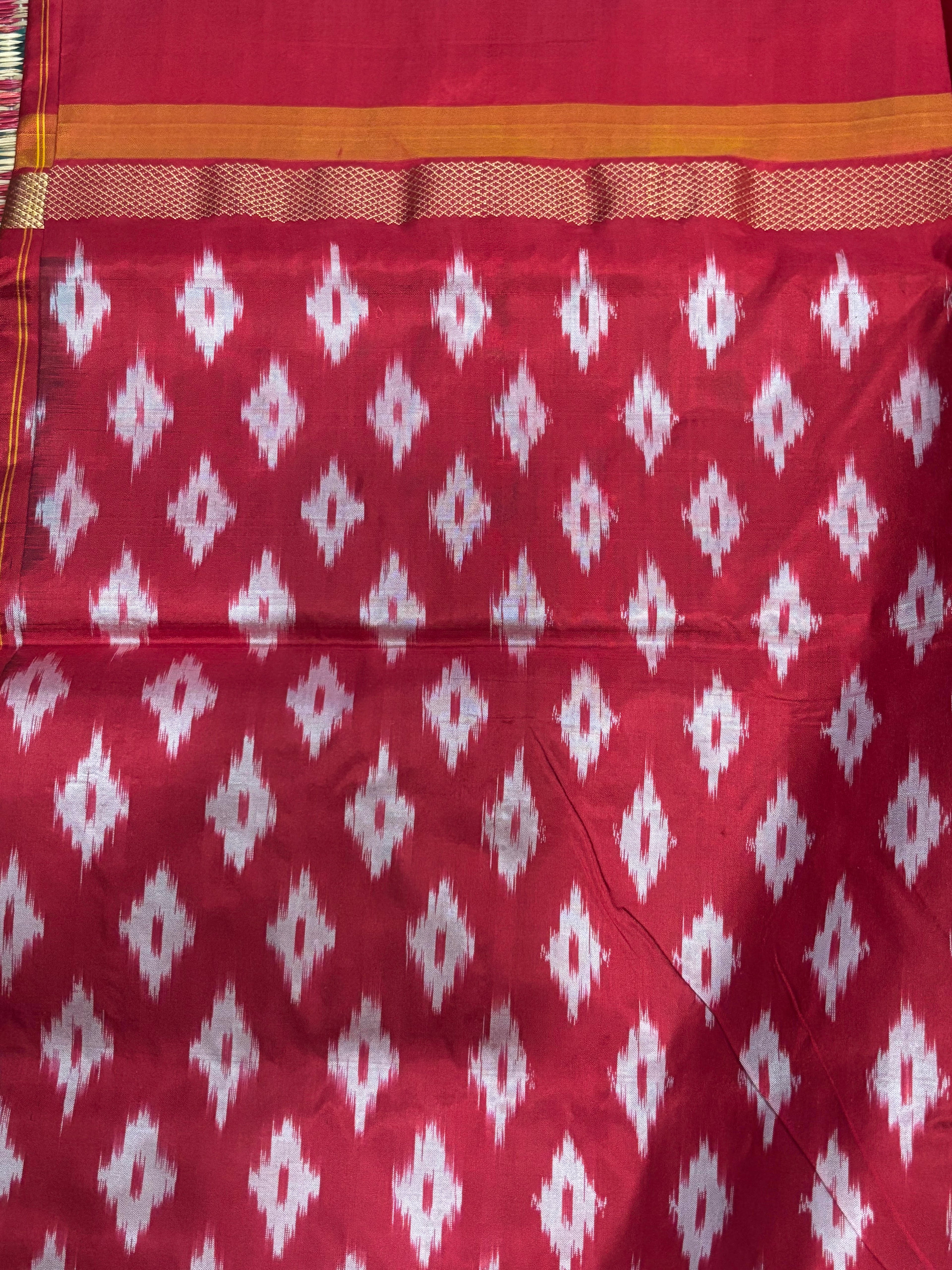 POCHAMPALLY IKKAT SILK MIDDLE BLACK PLAIN BORDER RED PALLU AND BLOUSE SAME AS IKKAT DESIGN SARI - pochampallysarees.com