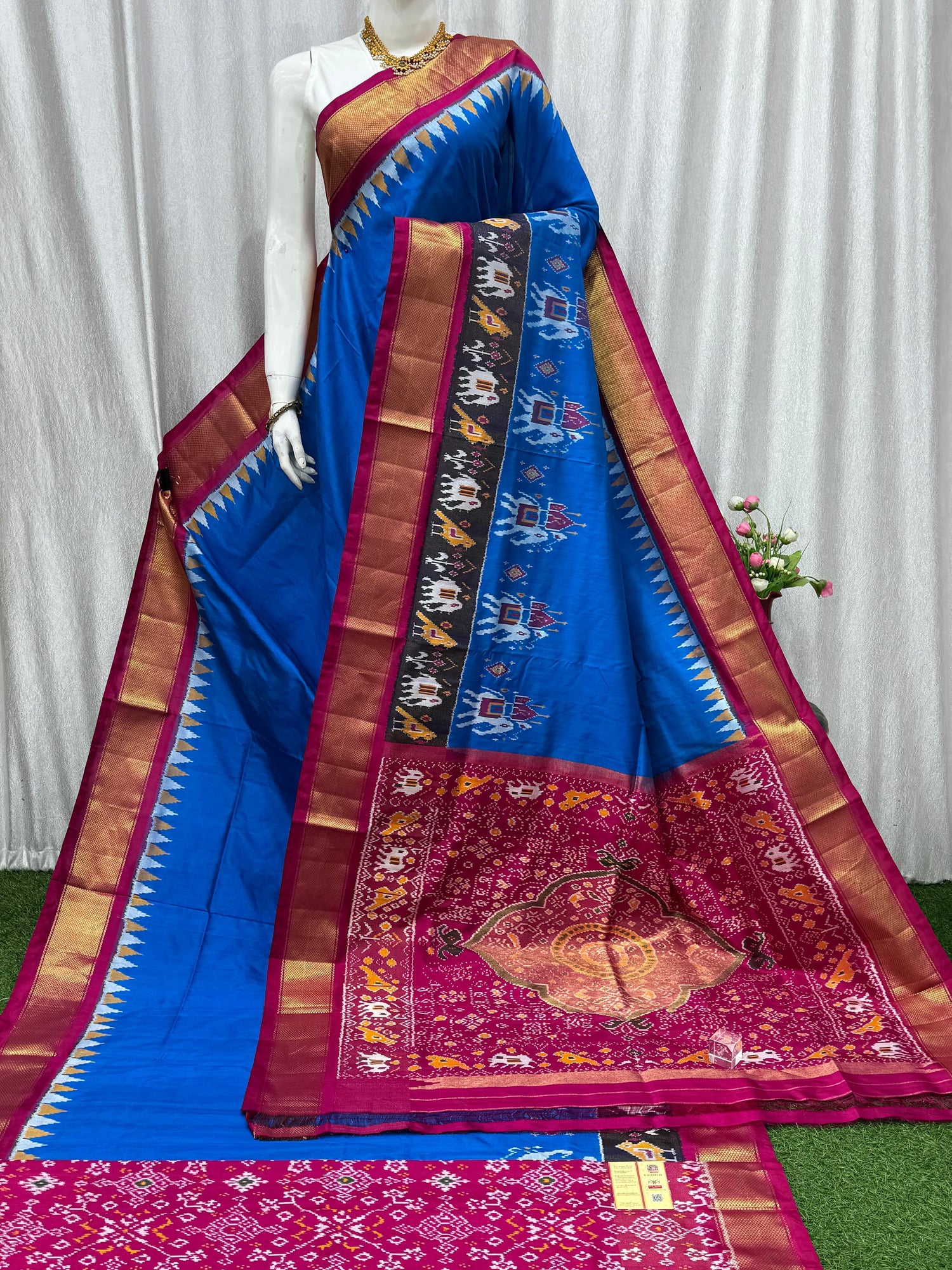 Pure Ikkat Silk Saree - Royal Blue &amp; Magenta | Traditional Pochampally Handloom with Elephant &amp; Bird Motifs | Festive Wedding Pattu Saree - pochampallysarees.com