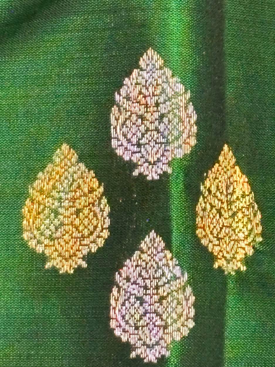 Kanchi Soft Silk Saree Green | Gold &amp; Silver Buttas, Multi-Color Pastel Border &amp; Rich Pink Zari Pallu | Festive Wear - pochampallysarees.com