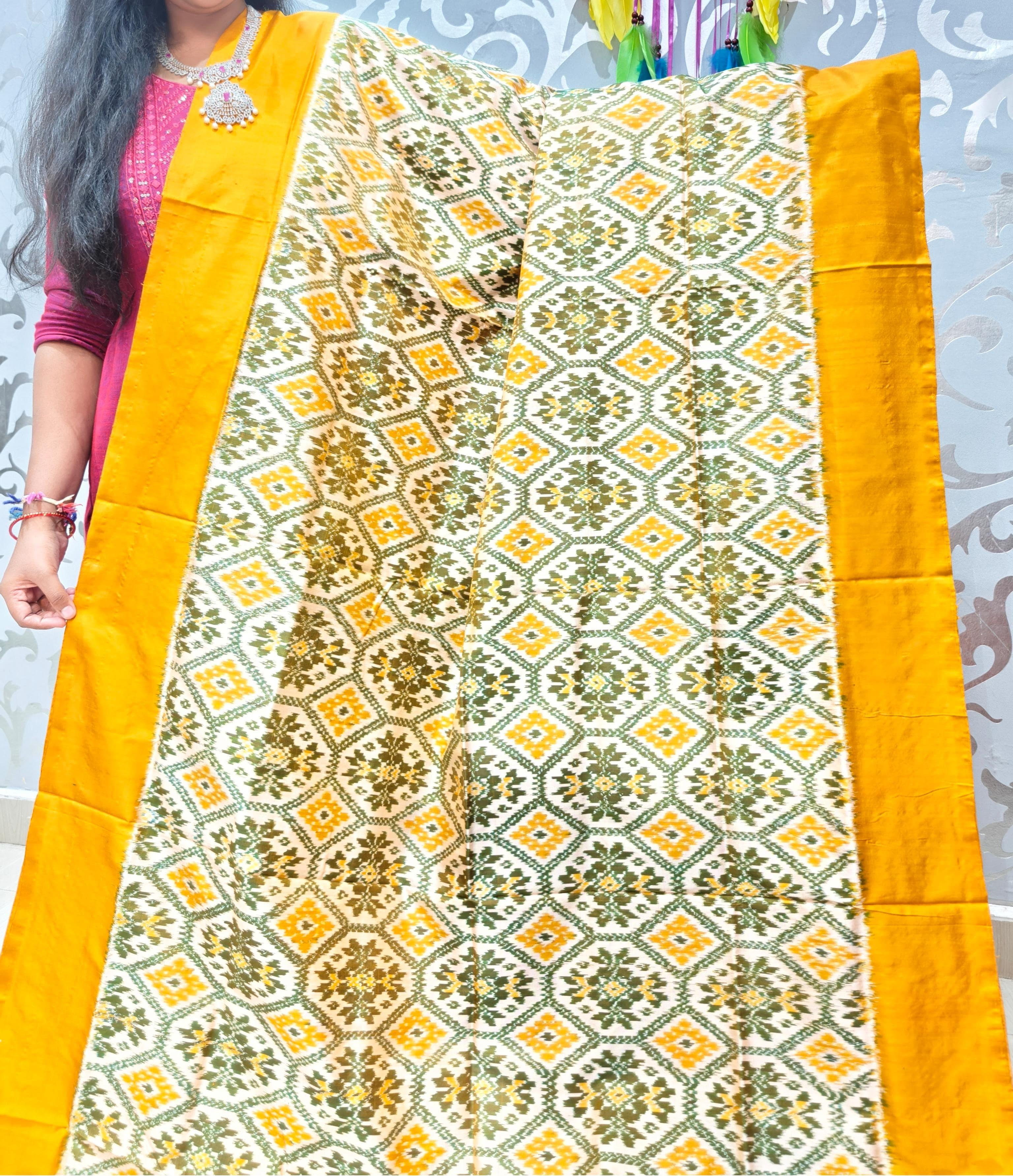 POCHAMPALLY IKAT SILK BODY YELLOW BORDER WHITE