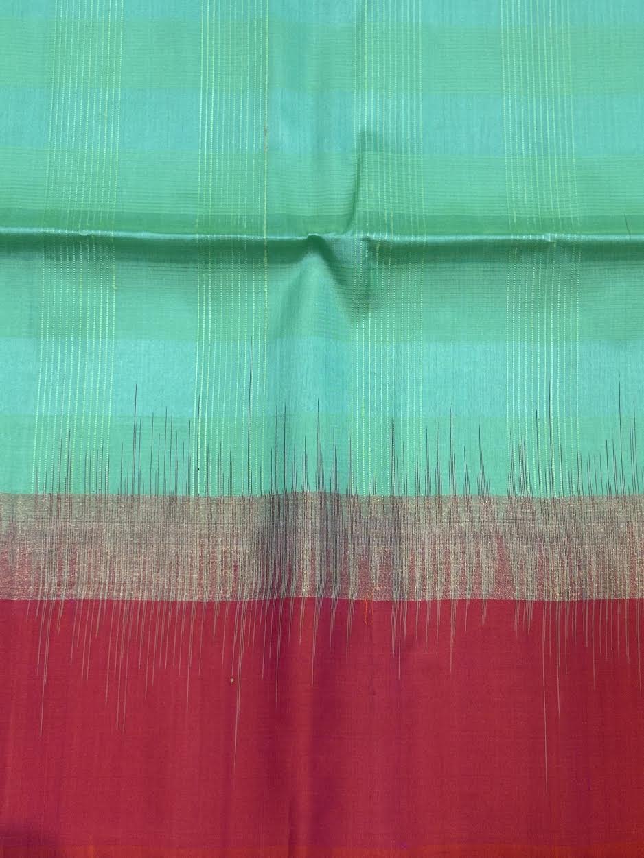 Elegant Pista Green &amp; Coral Red Handloom Pure Silk Saree | Zari Striped Pallu &amp; Contrast Border | Lightweight Traditional Festive Wear with Tassels - pochampallysarees.com