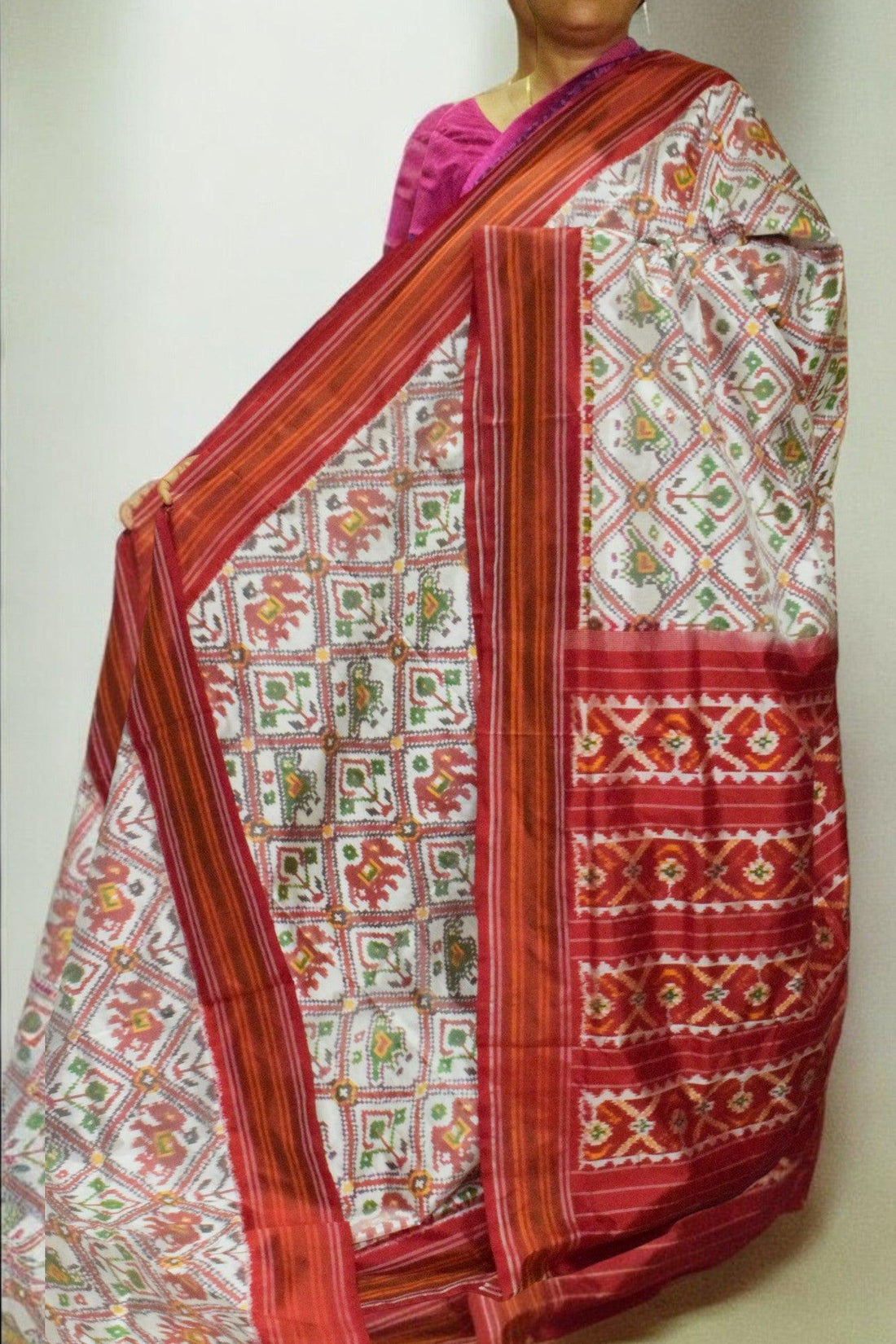 Pochampally Ikkat Pattu White Red Sari