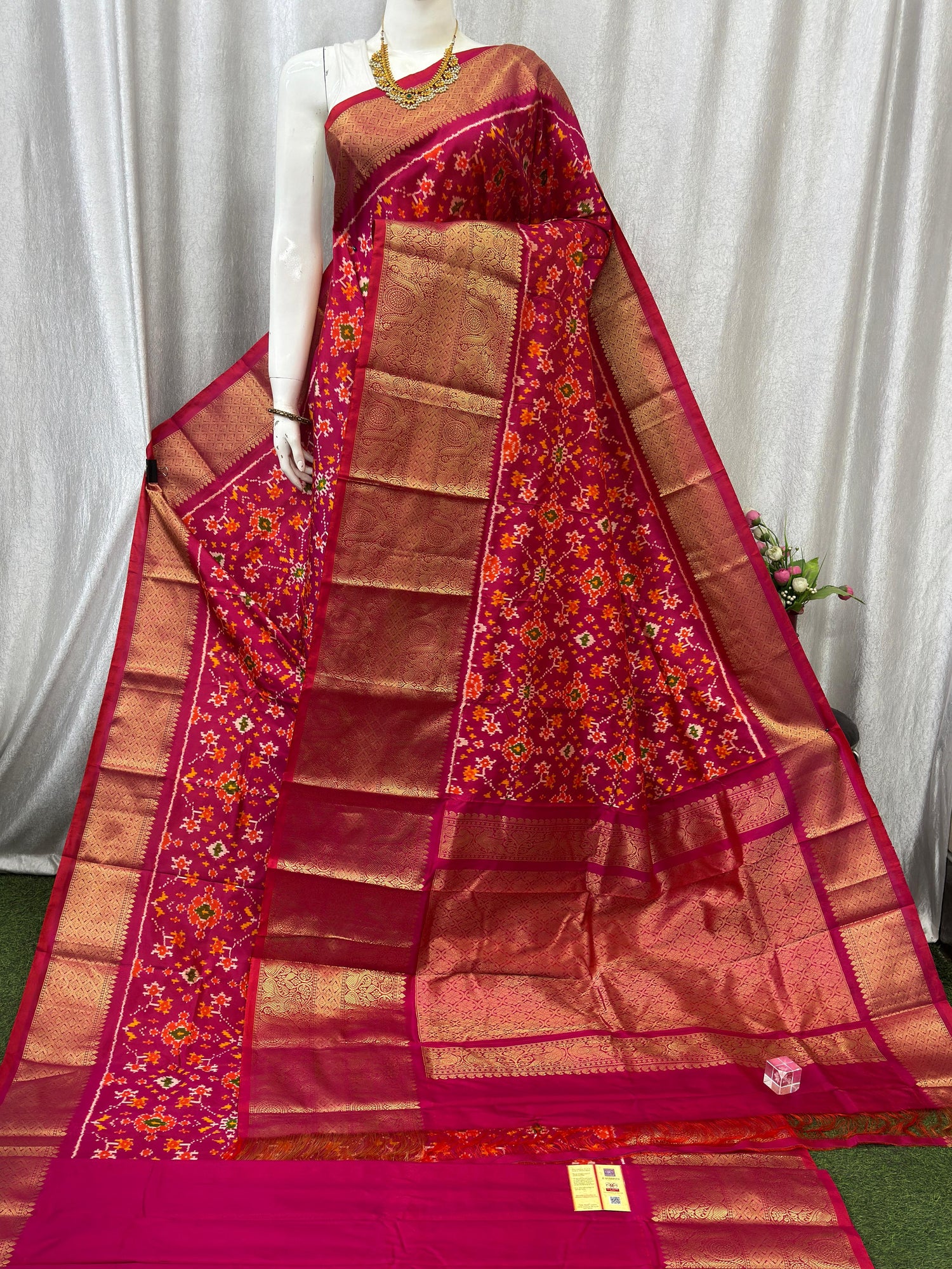 Pochampally Ikkat Kanchi Border Red Sari