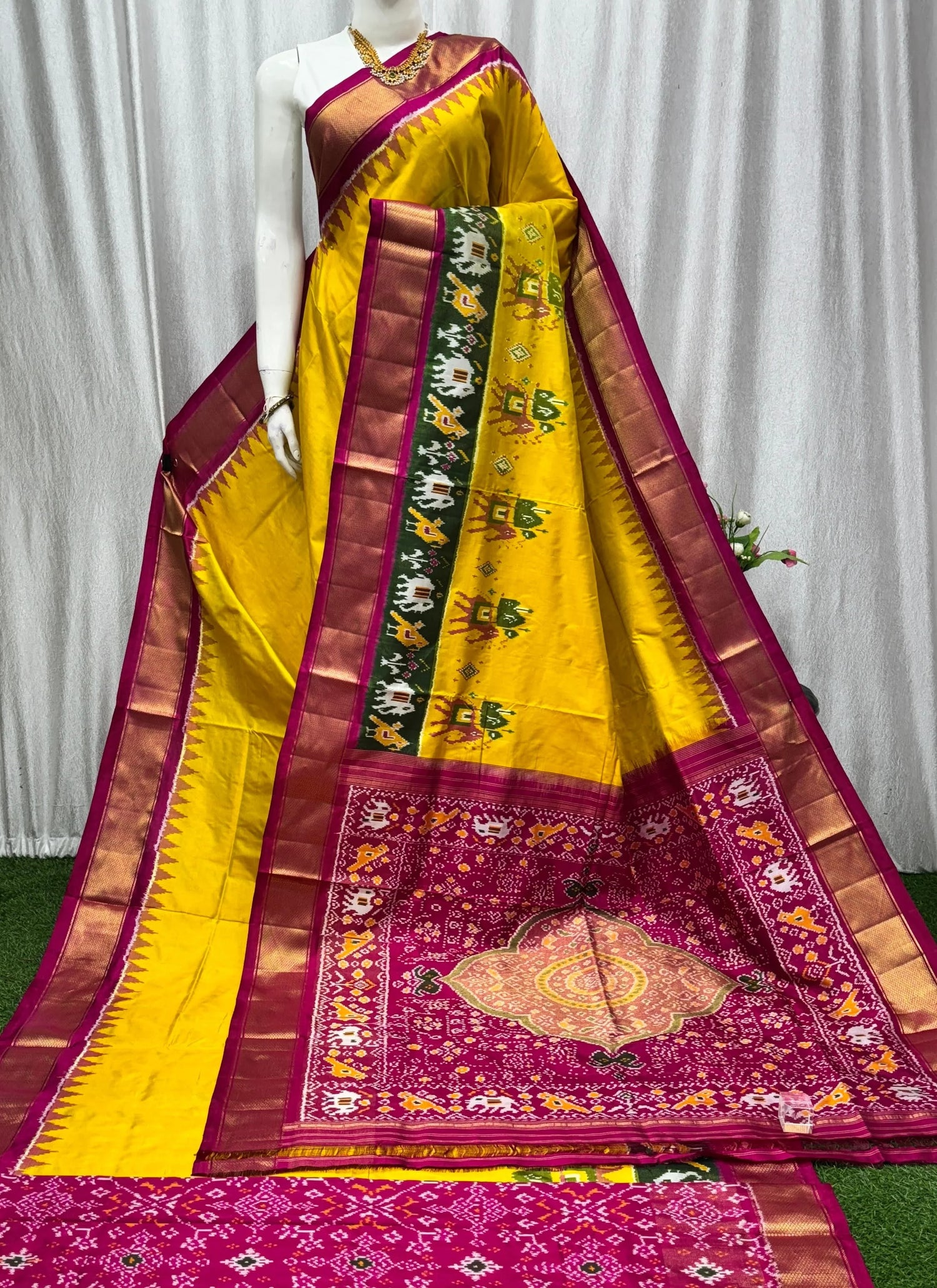POCHAMPALLY IKKAT SILK BODY MANGO YELLOW BORDER PINK AND PALLU AND BLOUSE IKKAT DESIGN PINK SARI - pochampallysarees.com