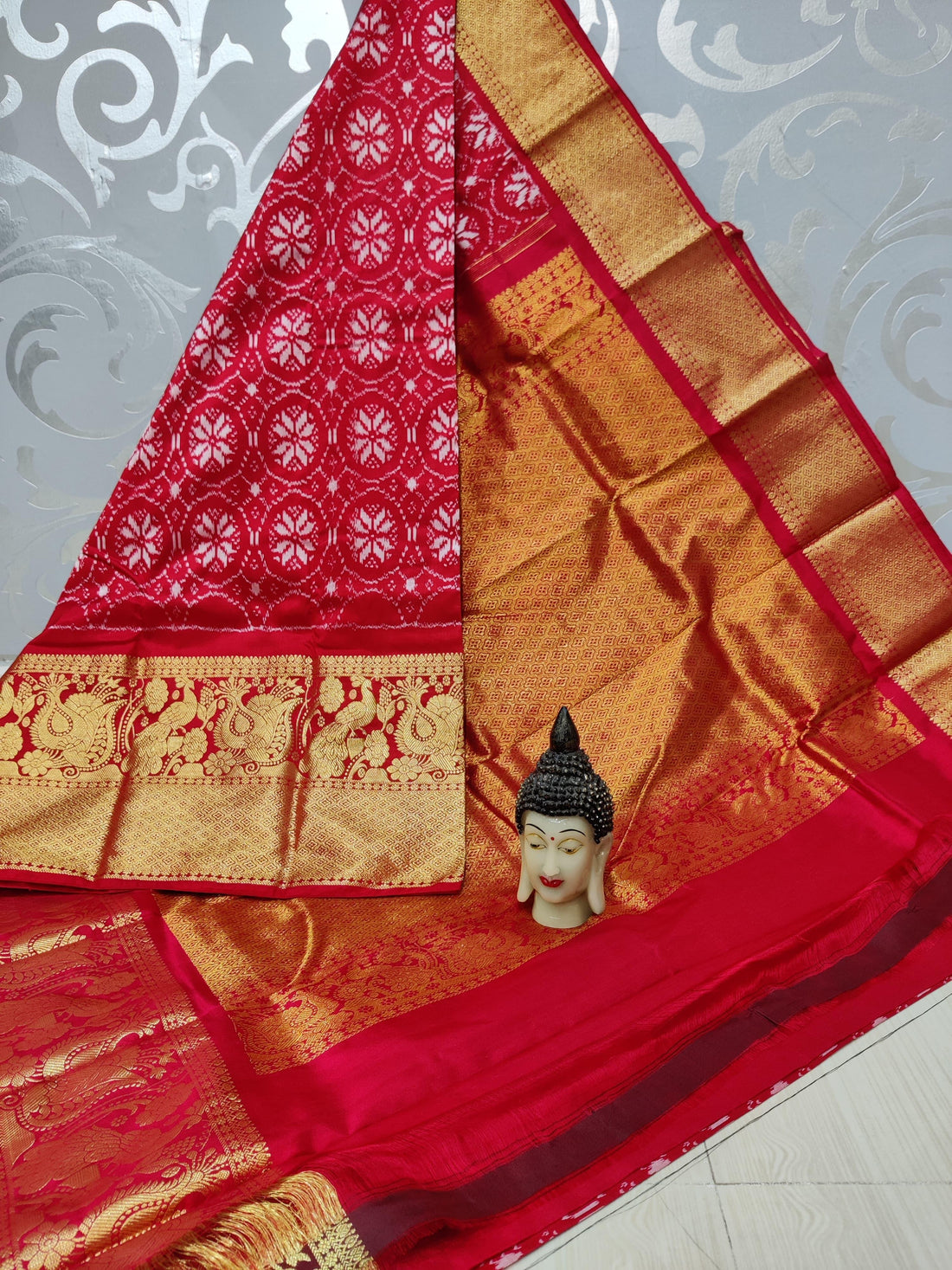 Pochampally Ikkat Pattu Sarees With Kanchi Border - pochampallysarees.com