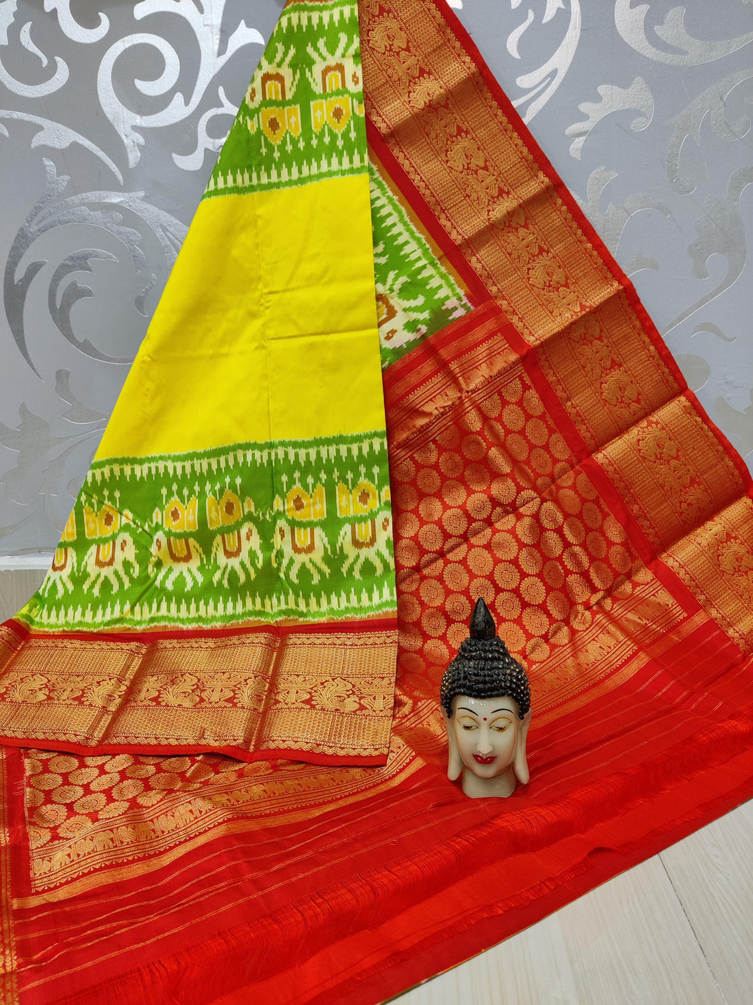 Pochampally Ikkat Pattu Sarees With Kanchi Border - pochampallysarees.com