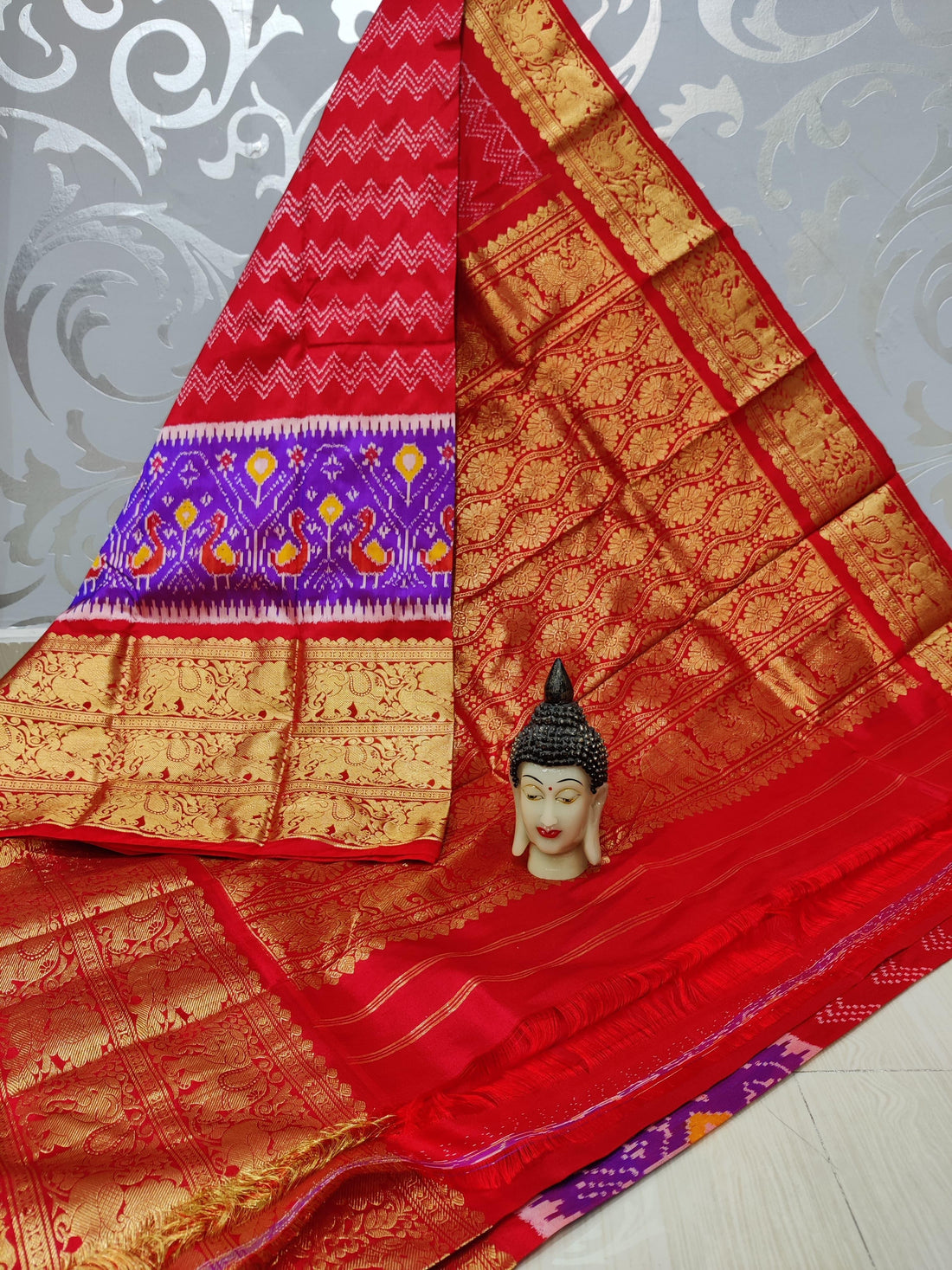 Pochampally Ikkat Pattu Sarees With Kanchi Border - pochampallysarees.com